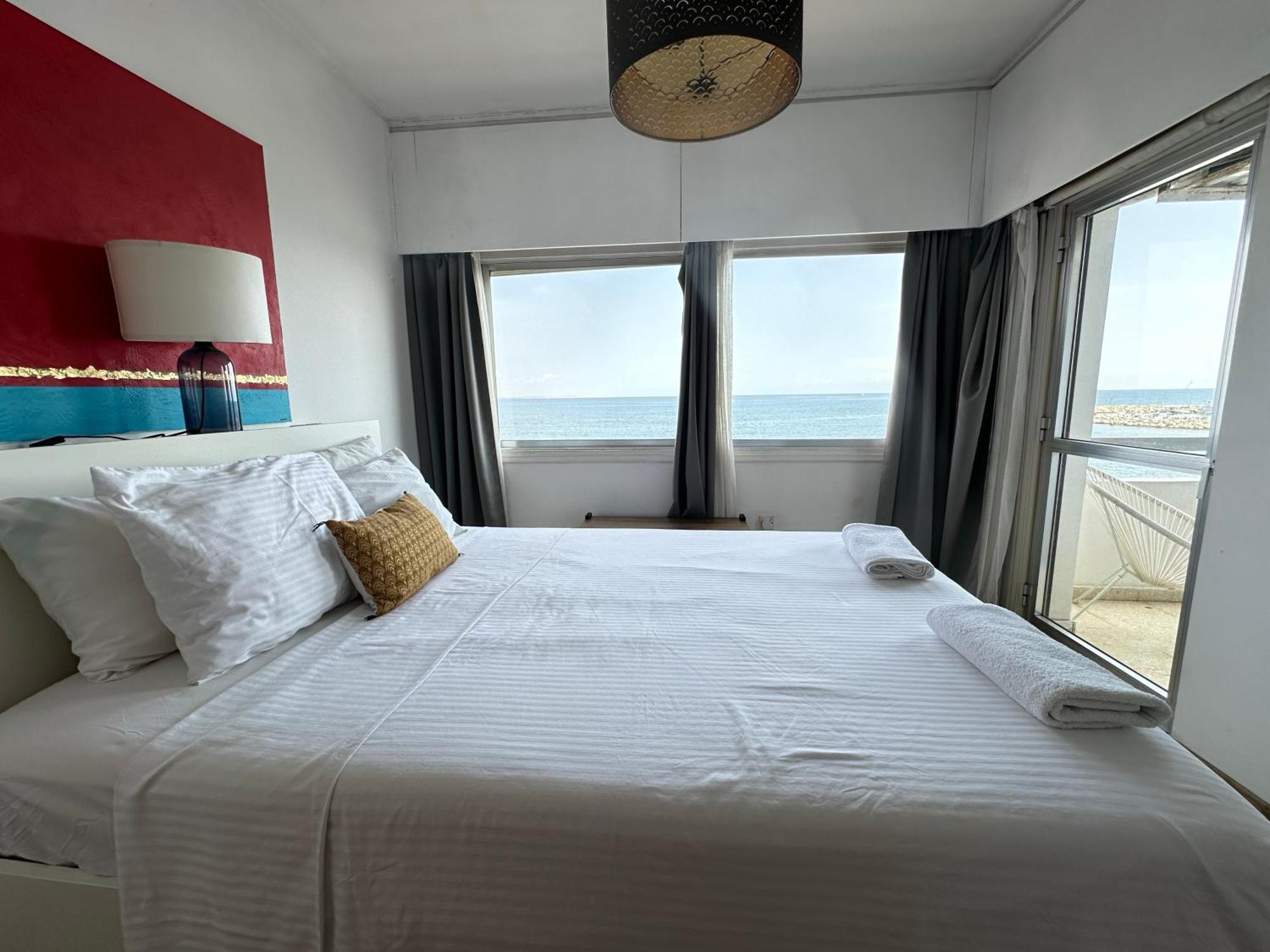 2Br Seafront Apt In City Center With Community Pool Lárnaca Exterior foto