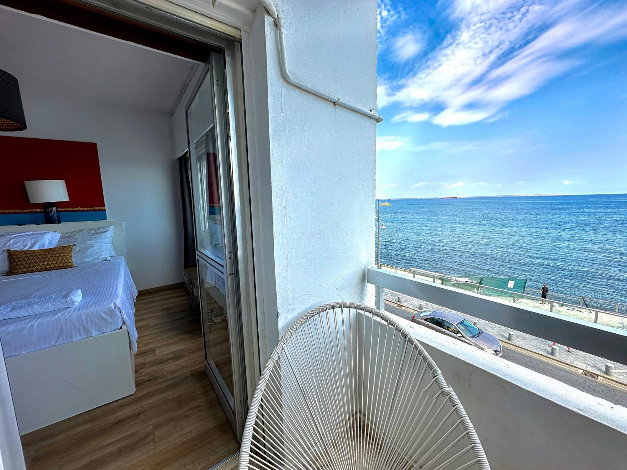2Br Seafront Apt In City Center With Community Pool Lárnaca Exterior foto